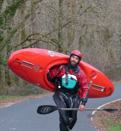 Guía Profesional de Kayak y rafting aguas bravas Galicia